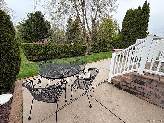 5th image of 19 Meadow Pond Circle