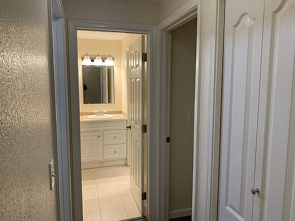 4th image of 14421 NE 30th Pl