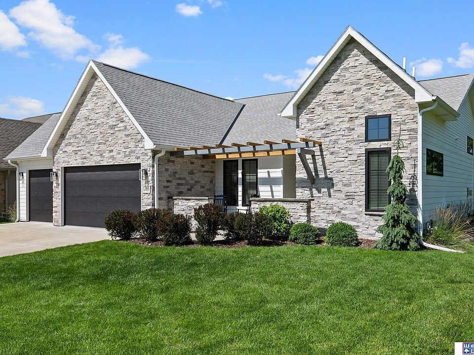 1st image of 4505 Hawthorne Dr