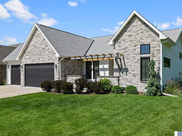 4505 Hawthorne Dr, Lincoln, NE 68516