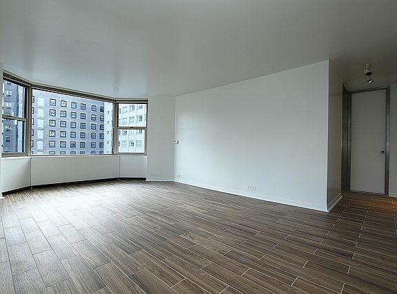 4th image of 535 N Michigan Ave APT 2208