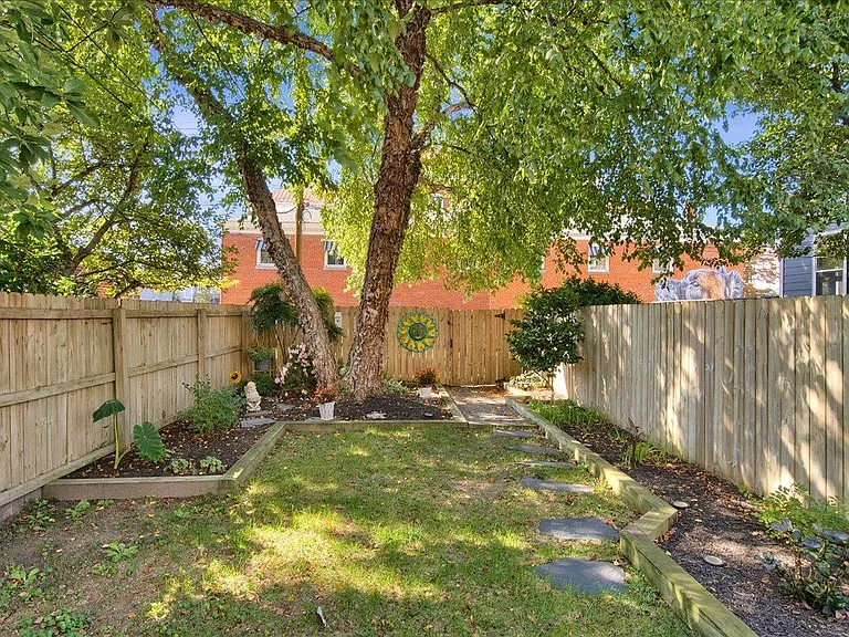 1527 Floyd Ave — Photo 40