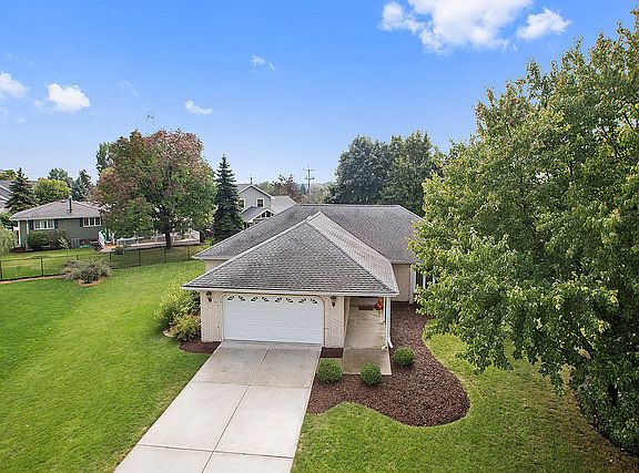 3rd image of 8121 Elizabeth Ave