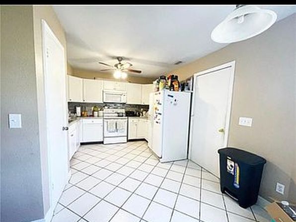 209 Applewood Ct