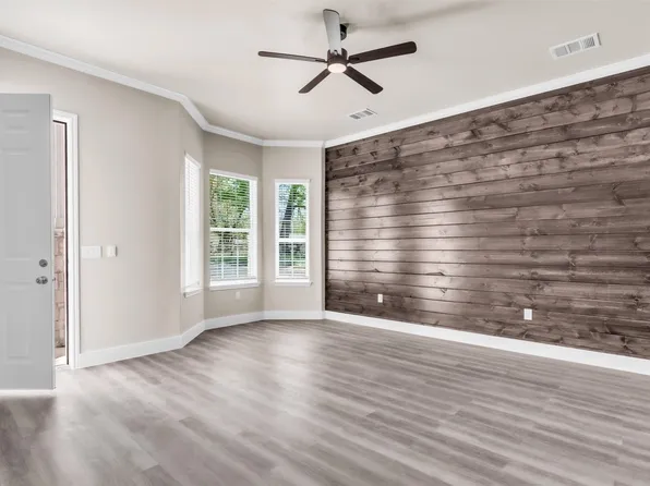 407 Henderson St, Bonham, TX 75418