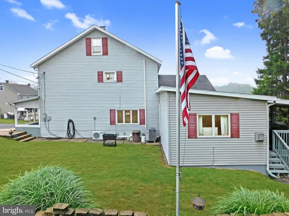 17 W Ridge St, Coaldale, PA 18218