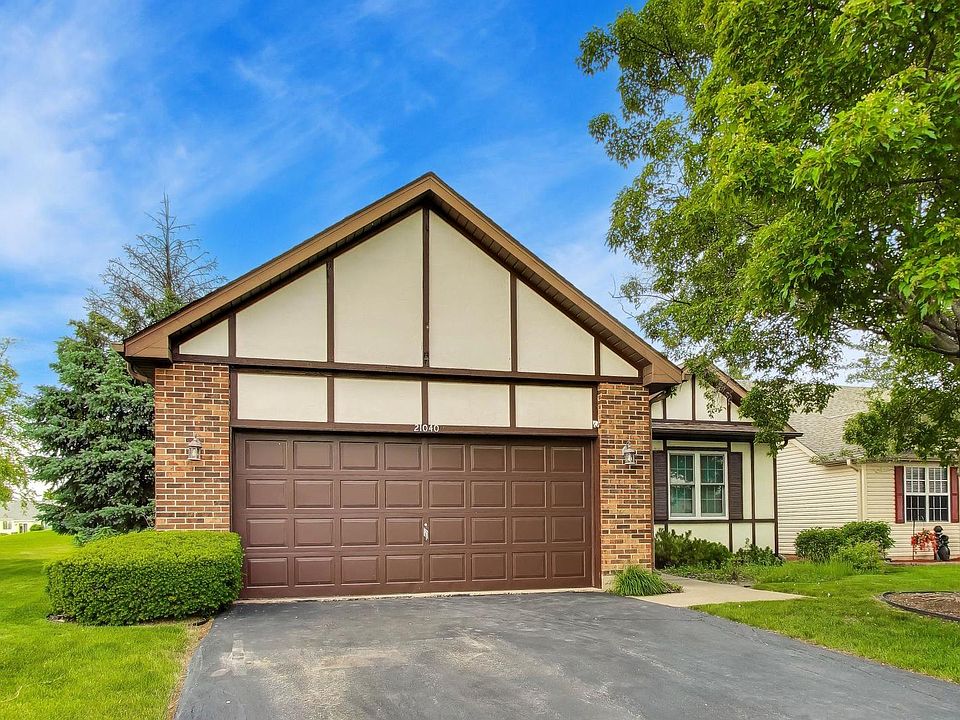 1st image of 21040 W Hazelnut Ln