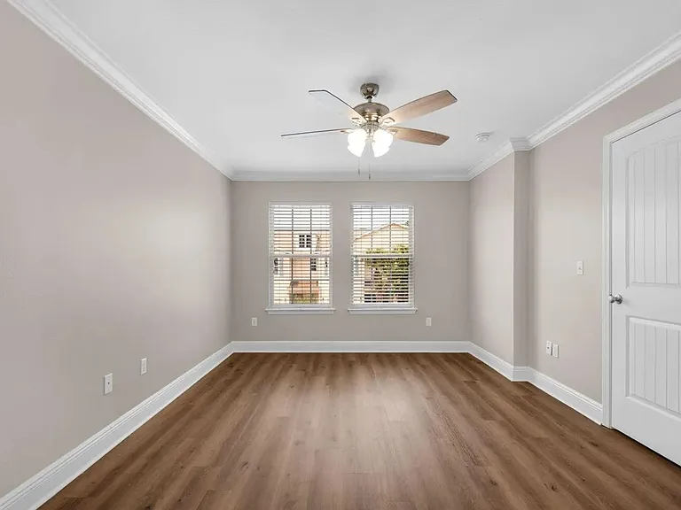 17 W Shady Oaks Ln #C — Photo 16