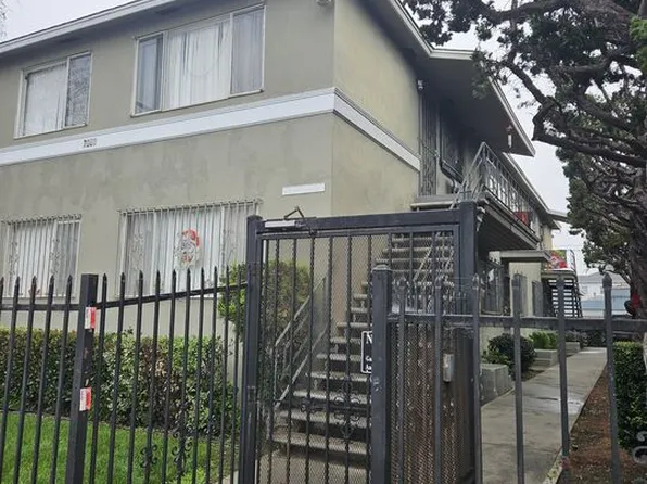7906 S San Pedro St APT 4, Los Angeles, CA 90003