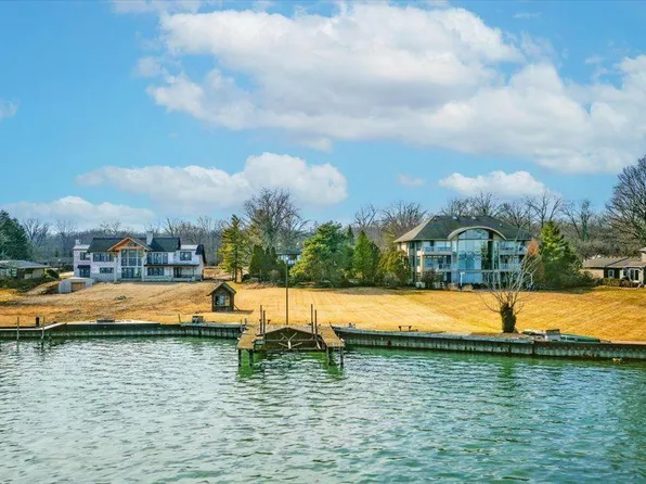 26705 E River Rd, Grosse Ile, MI 48138