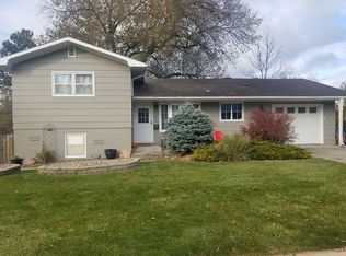 2811 Arrowhead Dr, Rapid City, SD 57702