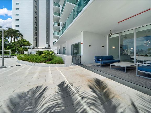 2nd image of 1000 West Ave #Bs101