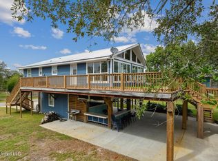 69 Fiber St, Bay Saint Louis, MS 39520