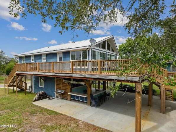 69 Fiber St, Bay Saint Louis, MS 39520