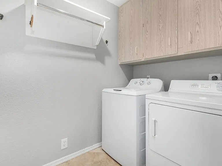 1320 E Charleston Ave — Photo 25