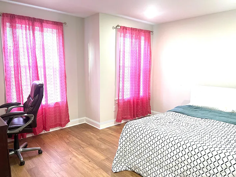 605 Charleston Dr — Photo 10