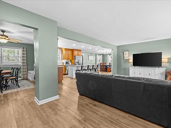 3rd image of 122 Ashley Rd