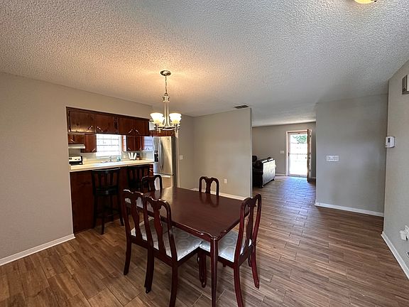 2nd image of 1446 Douglas Ct SW