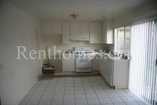 3rd image of 10869 Westonhill Dr