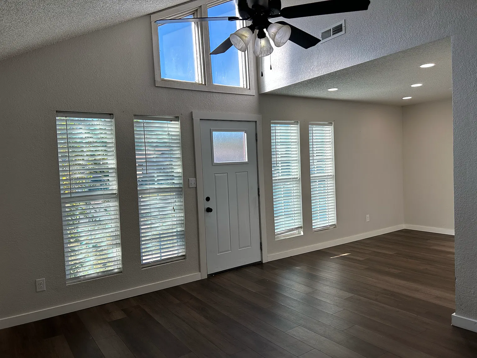 13907 S Hickory Pl — Photo 3