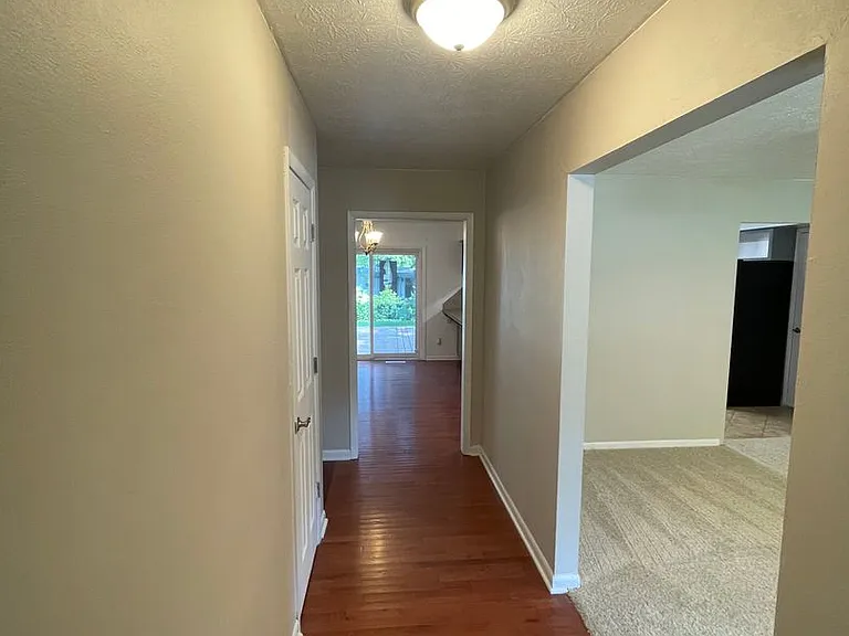1119 E Edgewood St — Photo 3