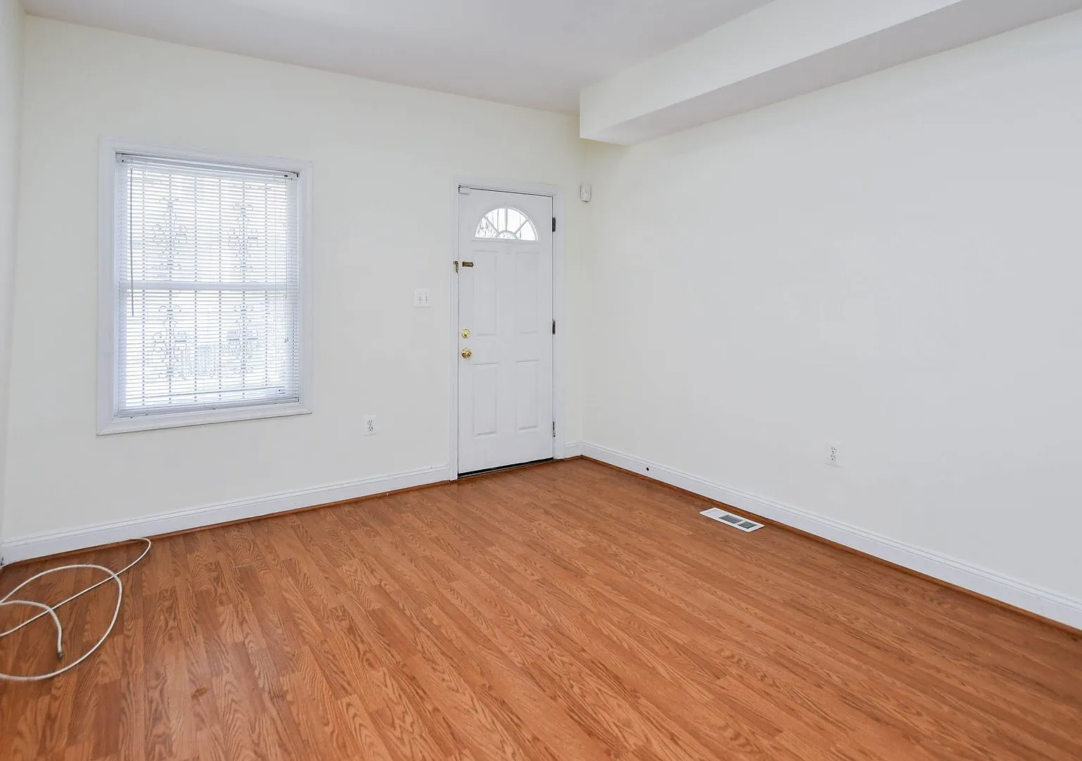 Beautiful 3 bedrooms 2 full bath townhome - H Street Corridor & Union Market — Photo 3