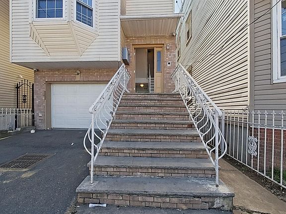 5th image of 78 Beverley St