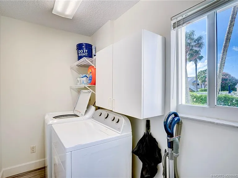 5601 NE Gulfstream Way — Photo 16