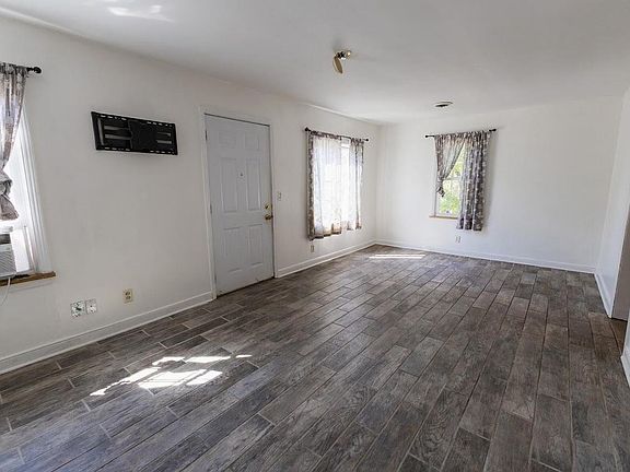 3rd image of 802 AUGUSTA AVENUE