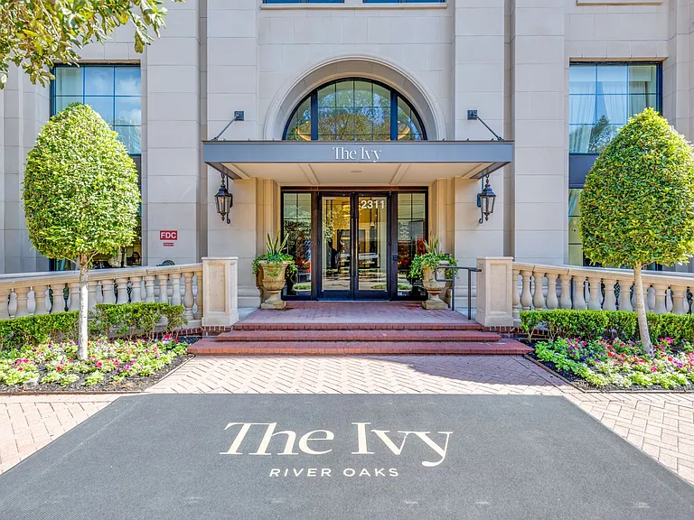 The Ivy — Photo 39