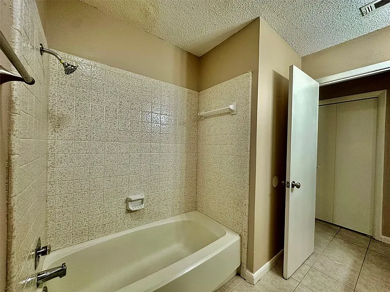 1611 Onion Creek Village Dr #A — Photo 24