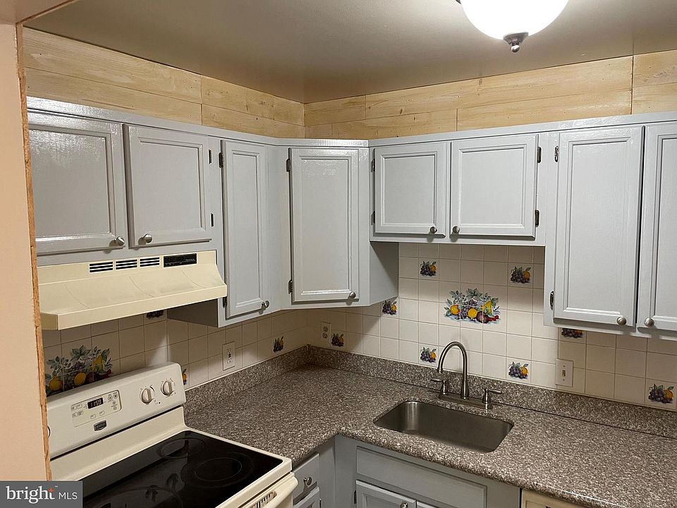 1st image of 200 Chesterfield Ln APT 202