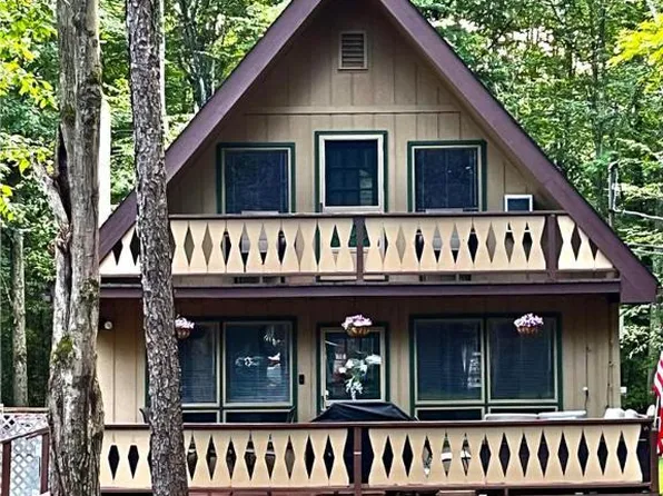 38 Lehigh River Dr S, Gouldsboro, PA 18424