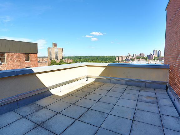 3rd image of 460 W 236th St #W7b