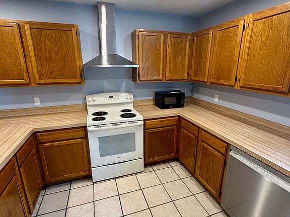 5th image of 3205 Hillcrest Dr