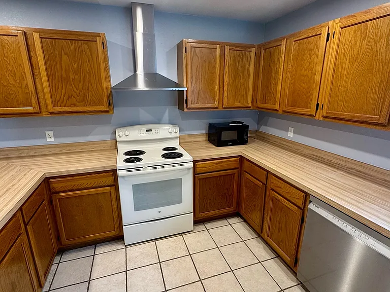 3205 Hillcrest Dr — Photo 5