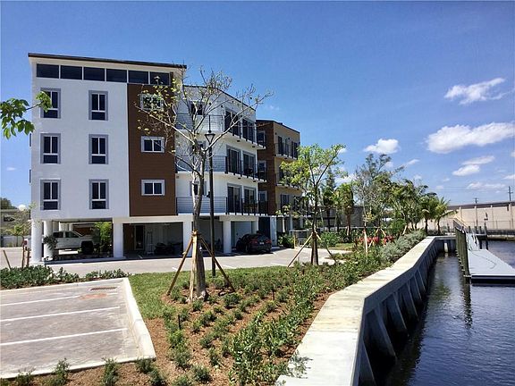 2nd image of 611 NE 29th Dr #404
