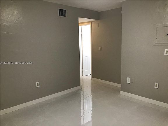 5th image of 1800 NW 19th St APT 2