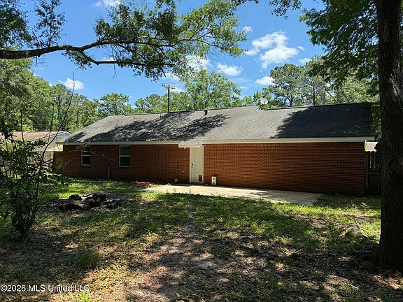 2nd image of 3225 Riverbend Rd