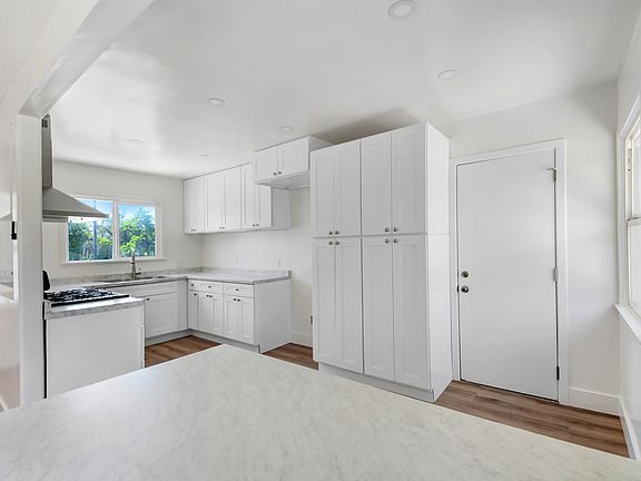 3rd image of 25878 Chula Vista St