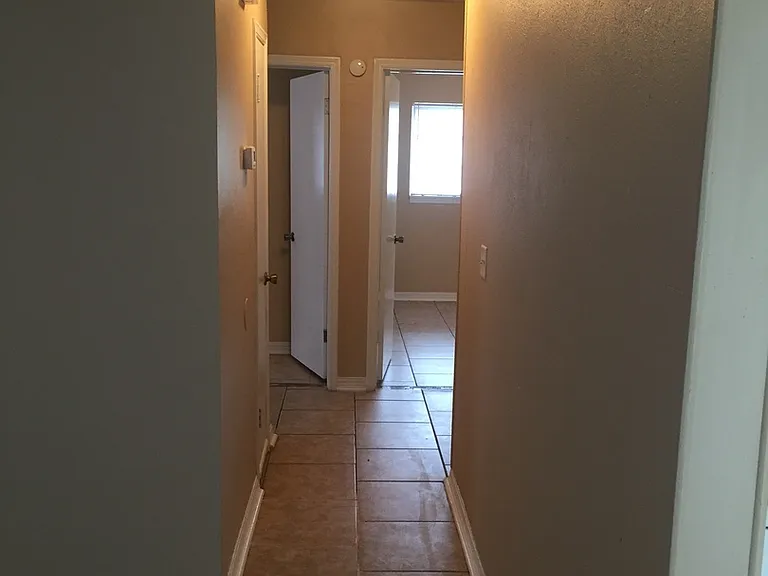 2820 Canal Dr N — Photo 5