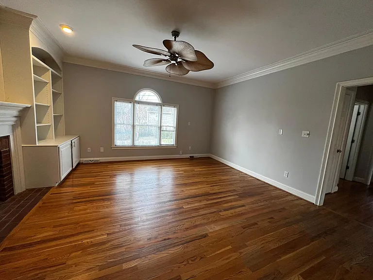 1100 Stowbridge Ln — Photo 4