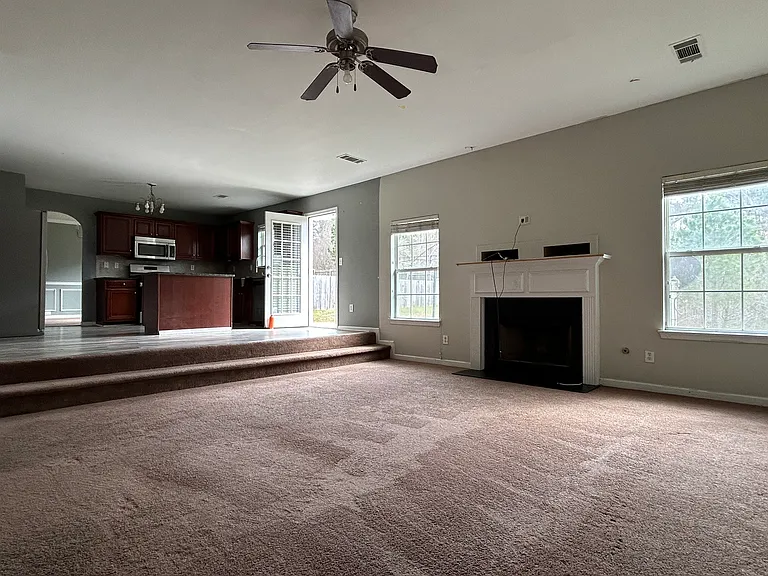 1040 Baltic Way — Photo 7