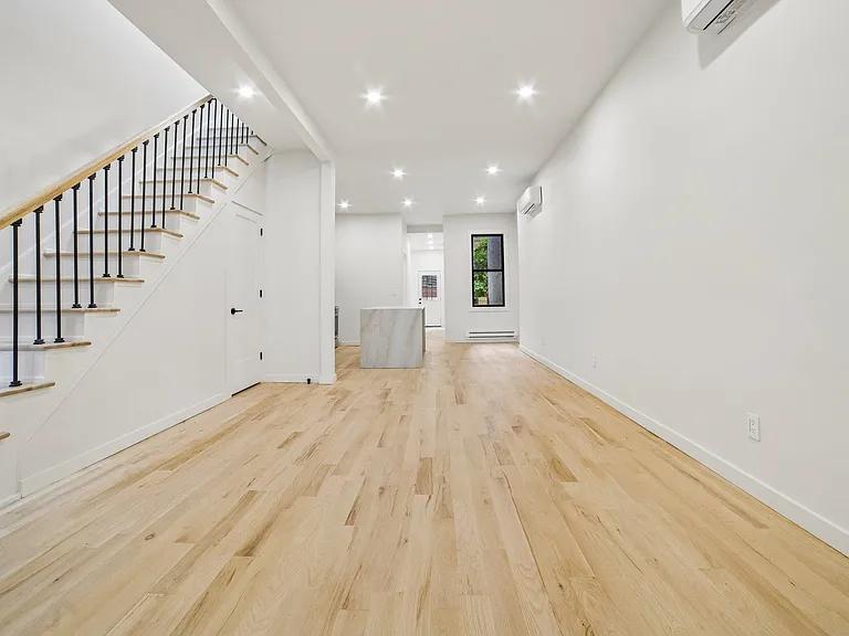 62.5 Oak St #2 — Photo 4