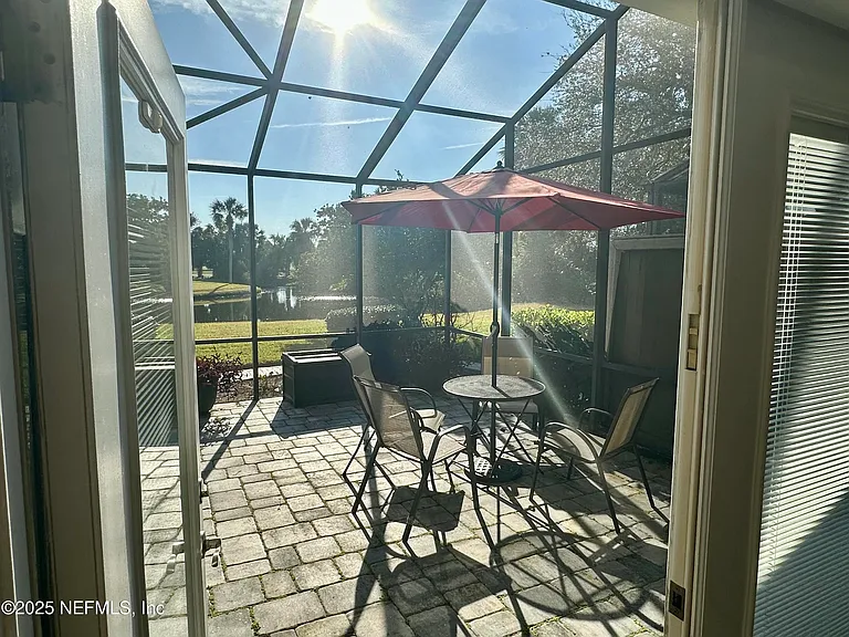 9942 Sawgrass Dr E — Photo 40