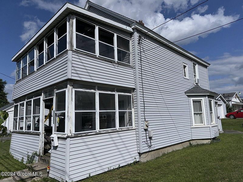 2nd image of 2237 Hamburg Street