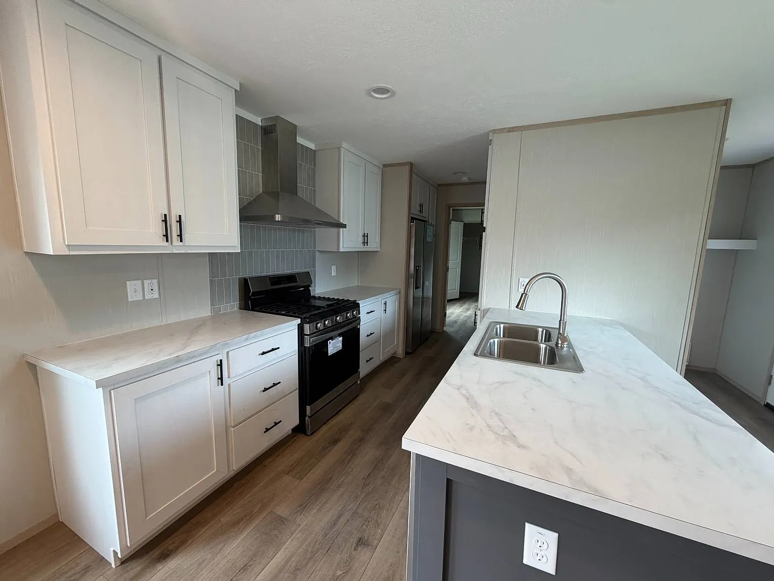 3 bed, 2.0 bath, 1056 sqft, $1,290 — Photo 2
