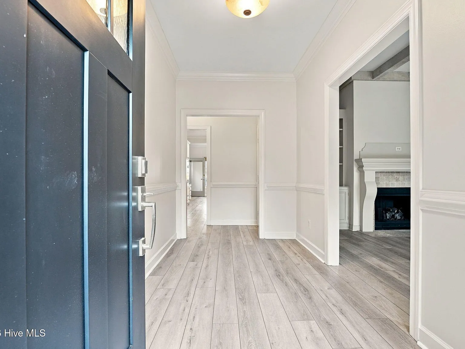 3 bed, 2.0 bath, 2162 sqft, $2,900 — Photo 3