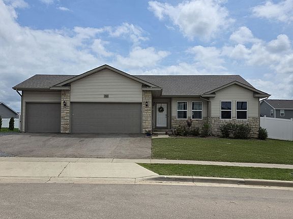 3rd image of 922 Margarets Way