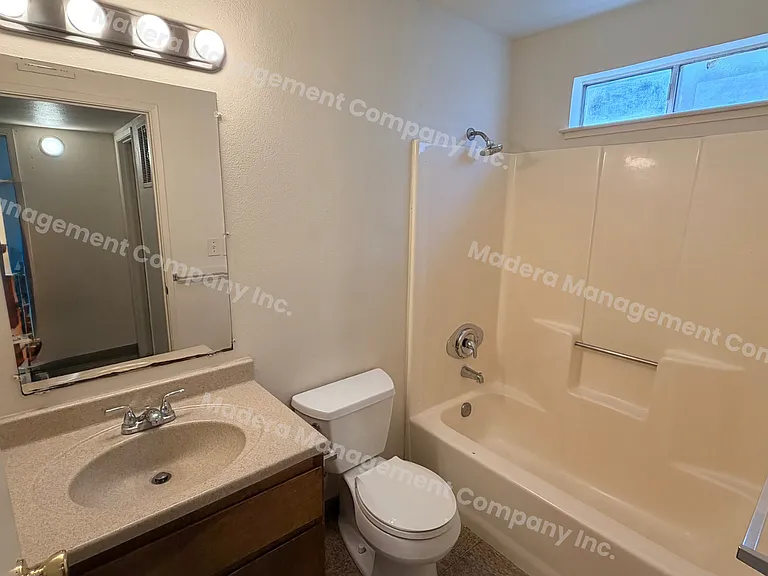 212 N C St — Photo 7